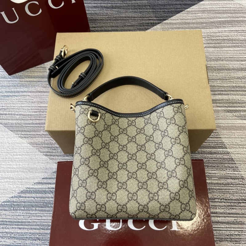 G*u*i bucket bags